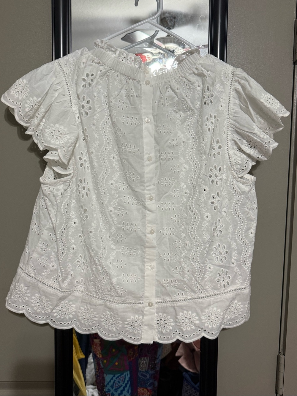 White Eyelet Flutter Sleeve women’s top - NWT - Picture 4 of 4
